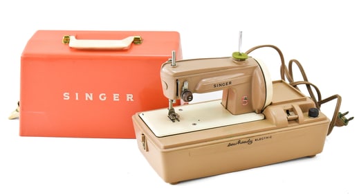 MIDCENTURY 1961 SINGER SEWHANDY CHILD'S ELECTRIC SEWING MACHINE