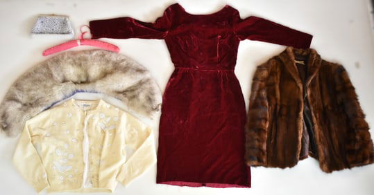 VINTAGE SANTA ANA FUR COMPANY WOMEN'S MINK FUR CAPE, COYOTE FUR COLLAR, AND BEADED CLUTCH