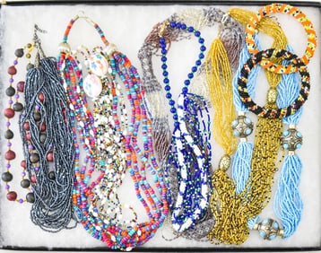ASSORTED VINTAGE BEADED NECKLACES & BRACELETS