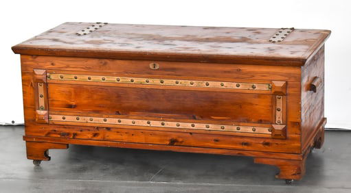 ROOS MFG CEDAR CHEST
