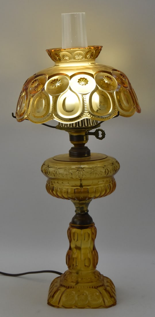 LG WRIGHT AMBER PATTERN GLASS ELECTRIC OIL LAMP (1 of 2)