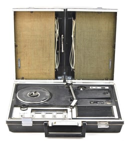 CROWN SUITCASE STEREO & TURNTABLE