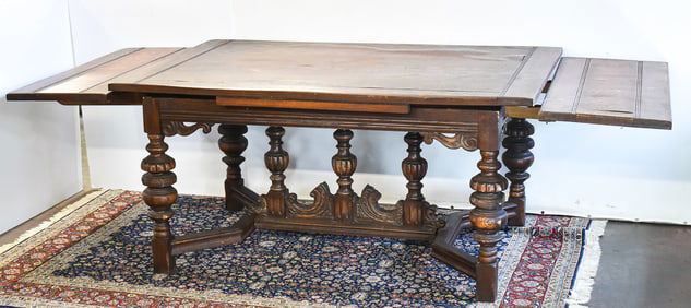 EARLY 20TH CENTURY OAK VENEER DINING TABLE