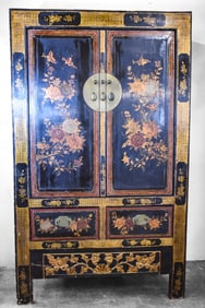 CHINESE EXPORT CHINOIOSERIE GILT AND BLACK LACQUER CABINET, 19TH CENTURY