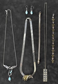 ASSORTMENT OF STERLING SILVER JEWELRY
