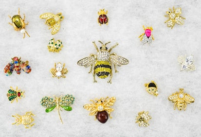 COLLECTION OF VINTAGE INSECT BROOCHES
