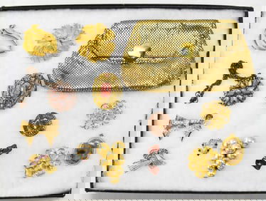 COLLECTION OF COSTUME JEWELRY BROOCHES & MORE