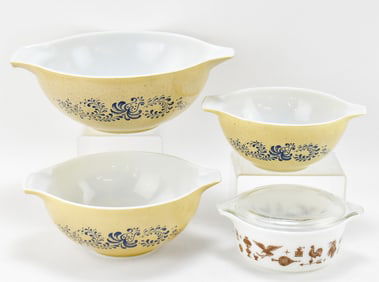 PYREX LIDDED CASSEROLE & MIXING BOWLS