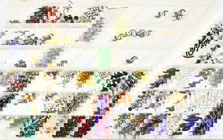 COLLECTION OF AFRICAN TRADE BEADS