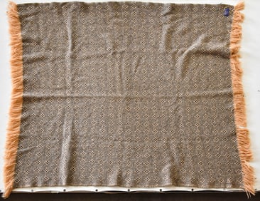 PENDLETON WOOLEN MILLS FRINGED THROW BLANKET