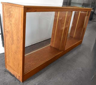 LARGE DEPARTMENT STORE SHOWCASE