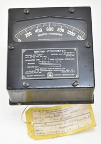 WWII-ERA NAVAL BROWN PYROMETER