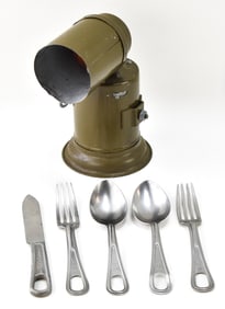 WWII-ERA DELTA POWERFLARE SIGNAL LIGHT & MESS KIT CUTLERY