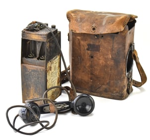 WWII U.S. ARMY SIGNAL CORPS. EE-8-B FIELD TELEPHONE