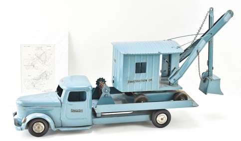 1939 STRUCTO TOYS CONSTRUCTION SET AND L. STROHACKER 'TOY STEAM SHOVEL' PATENT