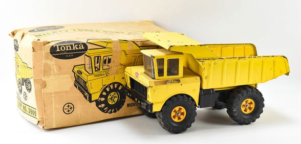 TONKA MIGHTY DUMP TRUCK NO. 3900 IN ORIGINAL BOX