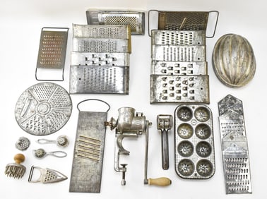 COLLECTION OF ANTIQUE & VINTAGE METAL KITCHEN TOOLS