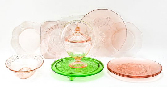 COLLECTION OF DEPRESSION ERA GLASSWARE