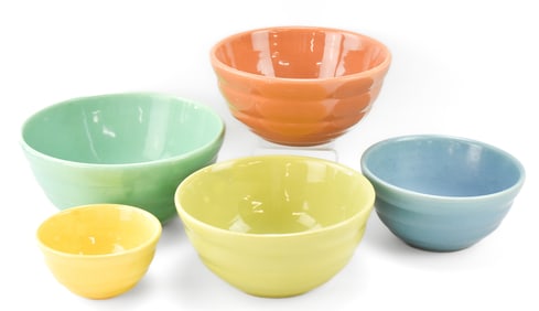 COLLECTION OF BAUER COLOR RINGWARE MIXING BOWLS