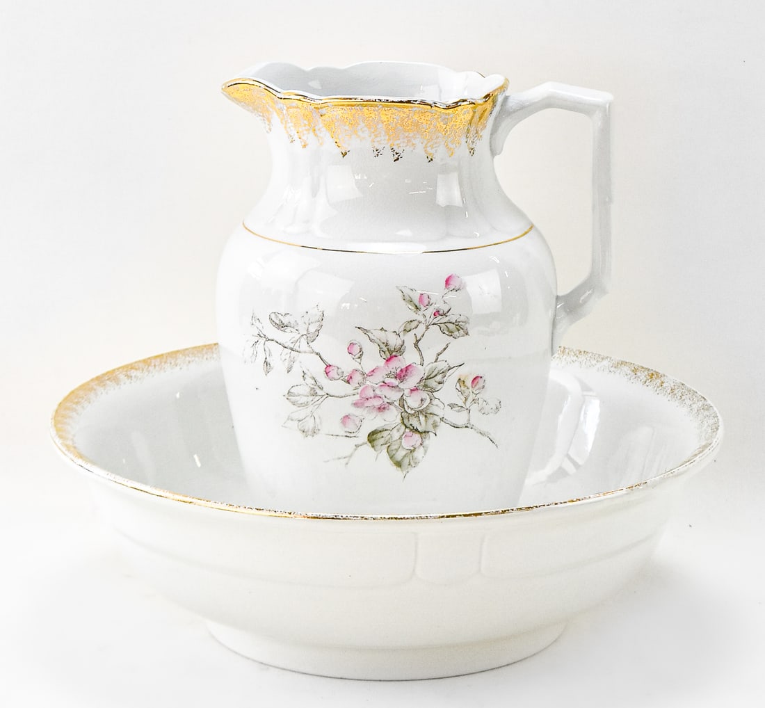 ANTIQUE D.E. McNICHOL PITCHER & WASH BASIN (1 of 4)