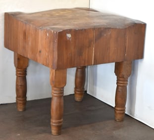EARLY 20TH C. MAPLE BUTCHER BLOCK