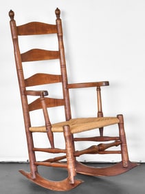 18TH CENTURY QUEEN ANNE ROCKING CHAIR
