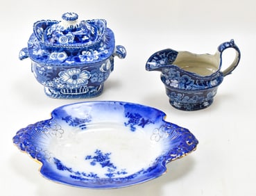 ASSORTED 19TH C. EARLY STAFFORDSHIRE & FLOW-BLUE CHINOISERIE TABLEWARE