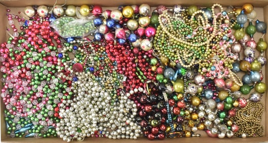 VINTAGE ASSORTMENT OF CHRISTMAS BEADED GARLAND: BLOWN GLASS & PLASTIC