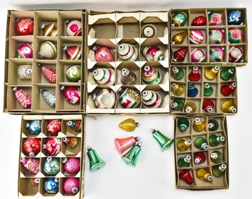 ASSORTMENT OF VINTAGE CHRISTMAS GLASS BALL, INDENT & BELL ORNAMENTS