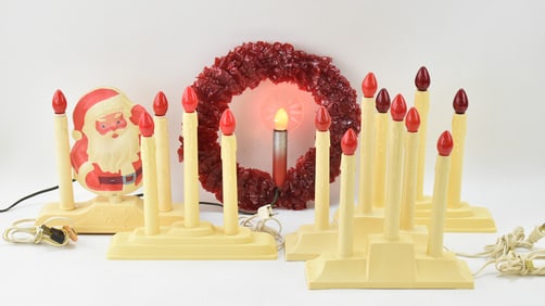 VINTAGE CHRISTMAS LIGHTING DECOR: GLOLITE CELLOPHANE WREATH, NOMA & TIMCO WINDOW CANDOLIERS