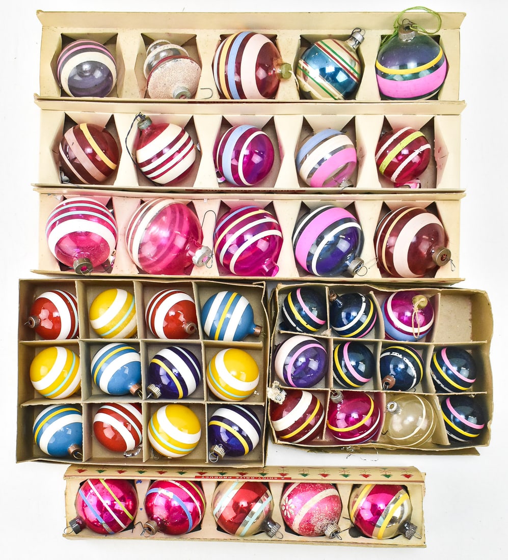 ASSORTED VINTAGE CHRISTMAS GLASS BALL ORNAMENTS (1 of 3)