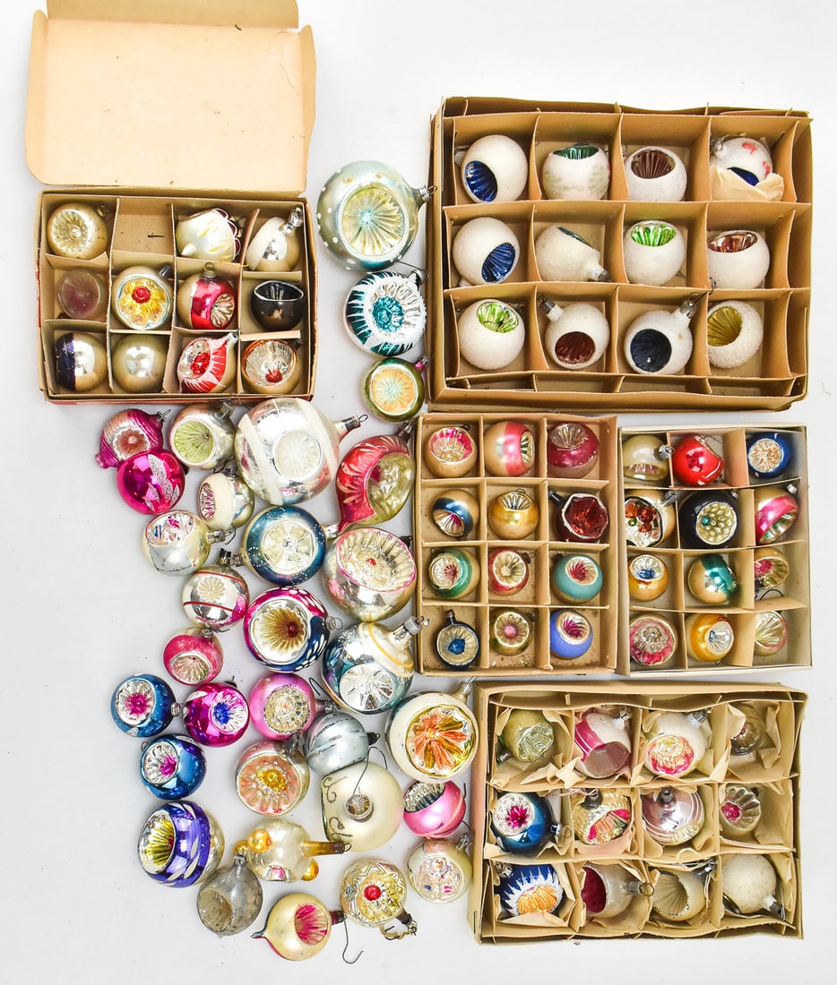 ASSORTED VINTAGE CHRISTMAS GLASS INDENT BALL ORNAMENTS (1 of 5)