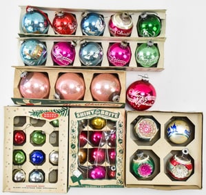 ASSORTMENT OF VINTAGE SHINY BRITE ORNAMENTS & BOXES
