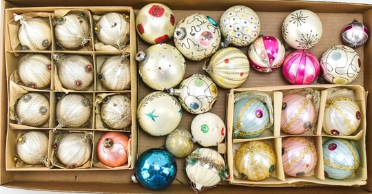 COLLECTION OF VINTAGE WIRE WRAPPED & EMBELLISHED ORNAMENTS