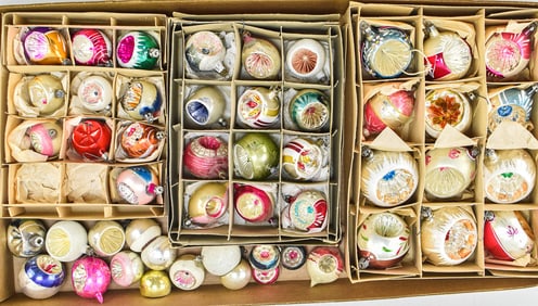 ASSORTMENT OF ANTIQUE & VINTAGE INDENT-STYLE ORNAMENTS