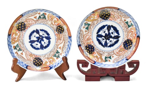 PAIR OF MEIJI ERA IMARI ARITAWARE PORCELAIN PLATES