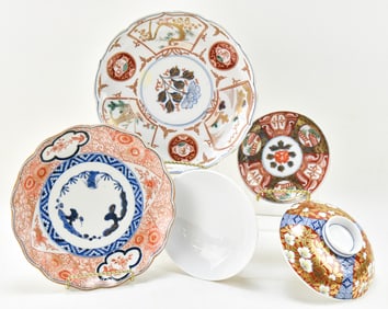 COLLECTION OF MEIJI ERA IMARI ARITAWARE PORCELAIN PLATES & BOWLS
