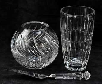 PAIR OF CZECH CRYSTAL VASES & WATERFORD CRYSTAL CAKE SERVER
