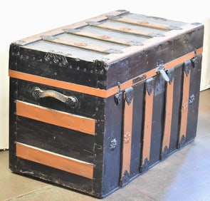 C. 1900 METAL-CLAD SLAT & FLAT-TOP TRAVEL TRUNK