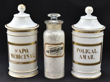 EARLY 20TH CENTURY PHARMACEUTICAL DISPLAY JARS: 'SAPO MEDICINAL', 'POLIGAL. AMAR', 'PV. TRAGACAN'