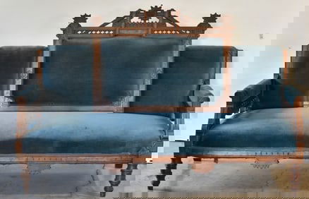 VICTORIAN EASTLAKE HAND CARVED WALNUT SETTEE