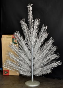 WARREN INDUSTRIES METAL TINSEL CHRISTMAS TREE WITH ORIGINAL BOX