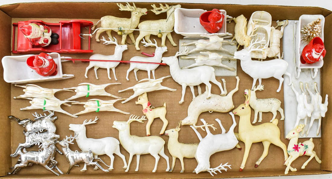 ASORTMENT OF PLASTIC & CELLULOID REINDEER & SLEIGHS (1 of 5)