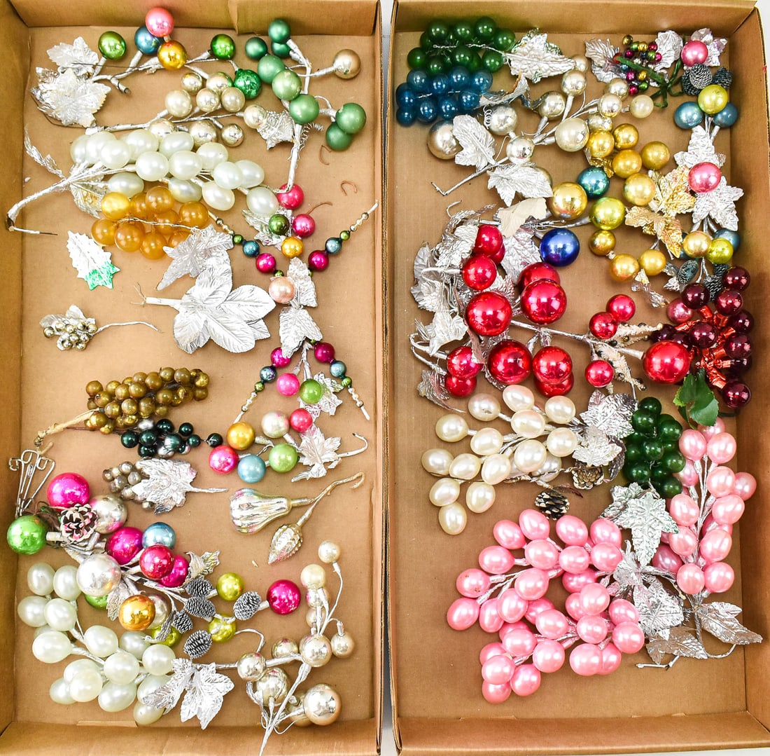 ASSORTED VINTAGE GRAPE CLUSTER DECORATIONS (1 of 3)