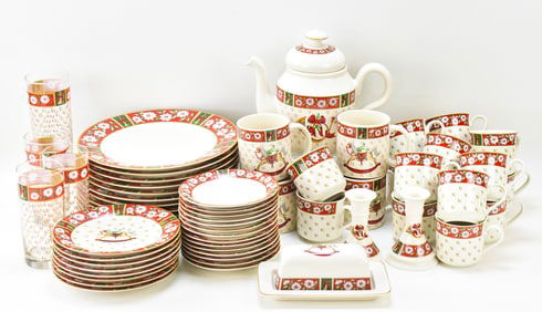 KOBE 'CLASSIC TRADITIONS - CHARLTON HALL' CHRISTMAS DINNERWARE COLLECTION