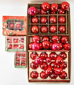 ASSORTED RED VINTAGE BALL & TEARDROP GLASS ORNAMENTS