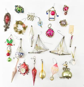 COLLECTION OF VICTORIAN & VINTAGE GLASS ORNAMENTS