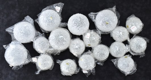 18 VINTAGE CHRISTMAS SEALED CRACKLE ICE STYLE BALL ORNAMENTS