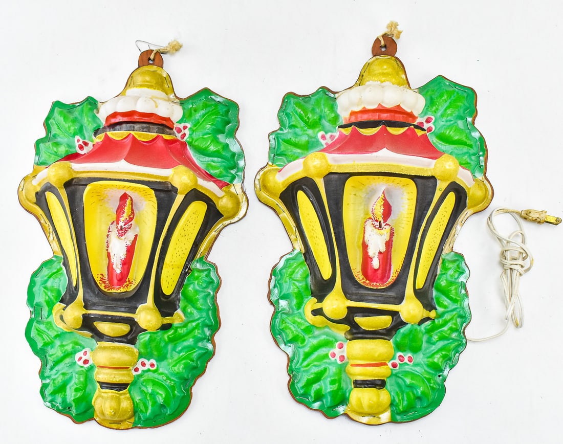 PAIR OF CHRISTMAS LANTERN WALL LIGHTS (1 of 2)
