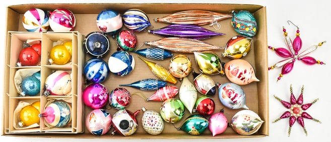 ASSORTED VINTAGE CHRISTMAS GLASS TREE ORNAMENTS
